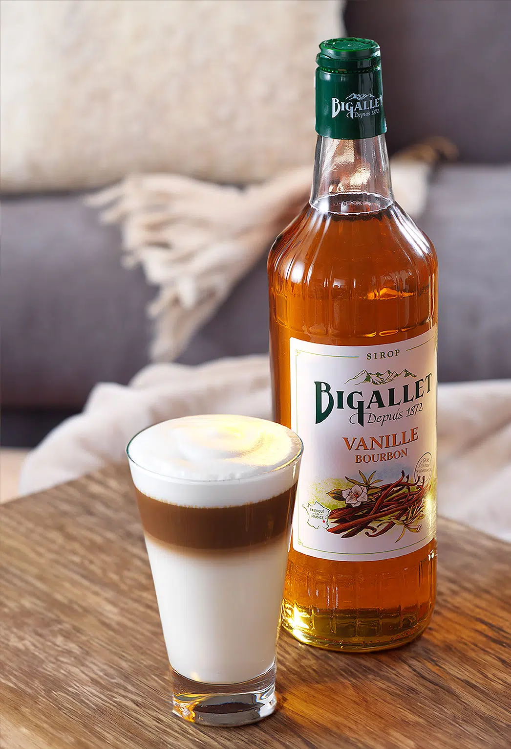 Vanille-Latte mit Bigallet Vanille-Sirup - sanfter und aromatischer Kaffee-Sirup für Heißgetränke